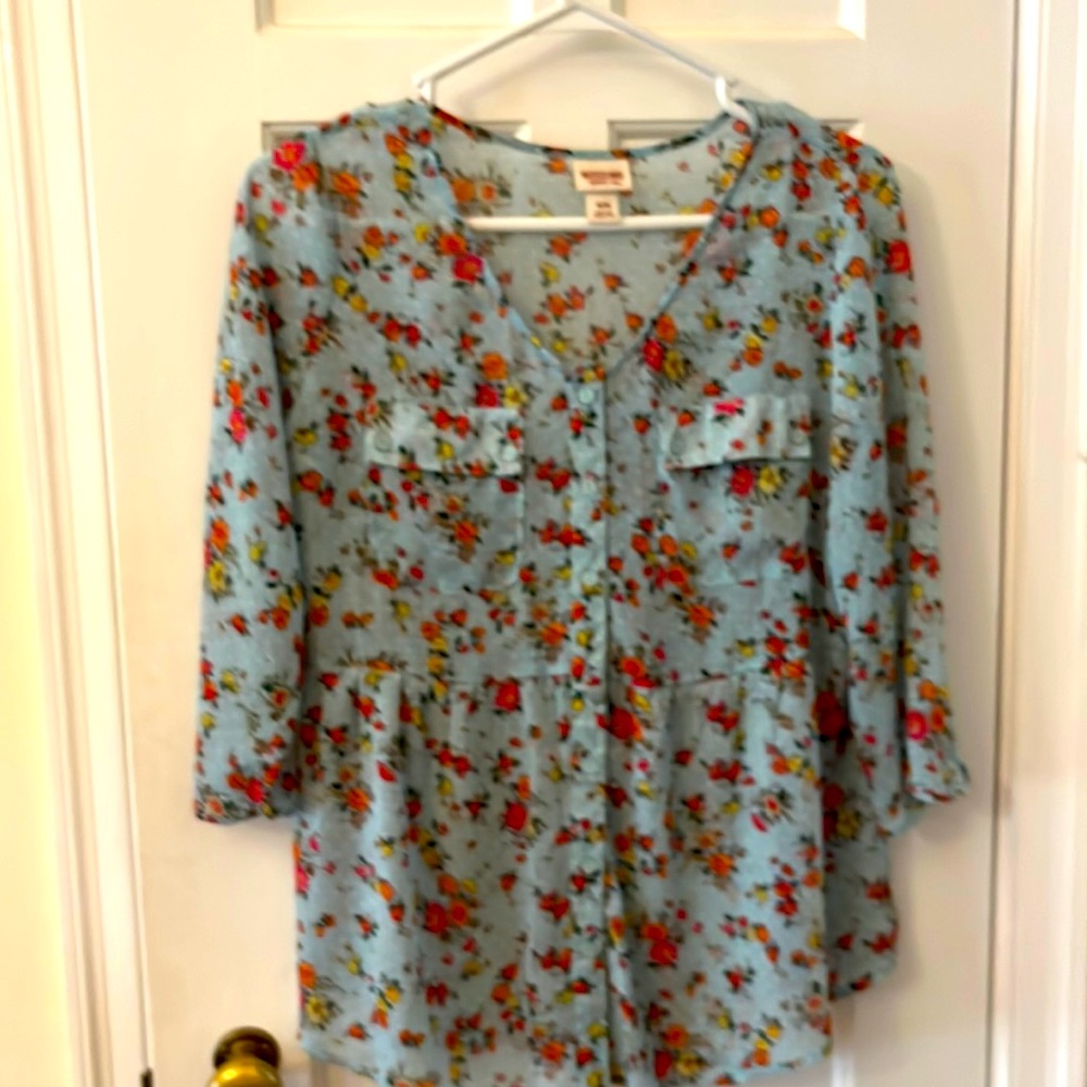 Mossimo medium semi sheer peplum top